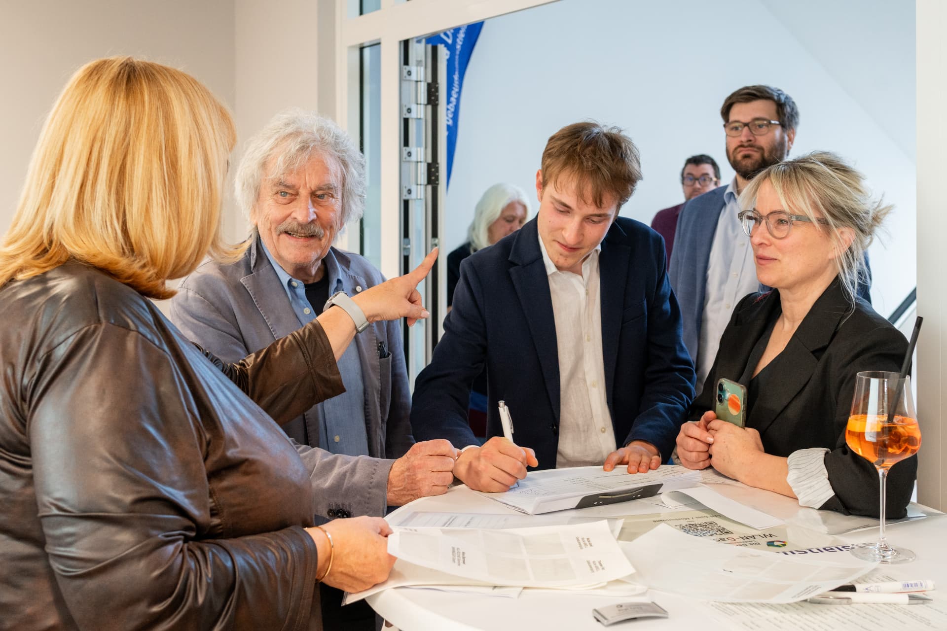 Anmeldung der Gäste am Empfang der Eröffnungsfeier